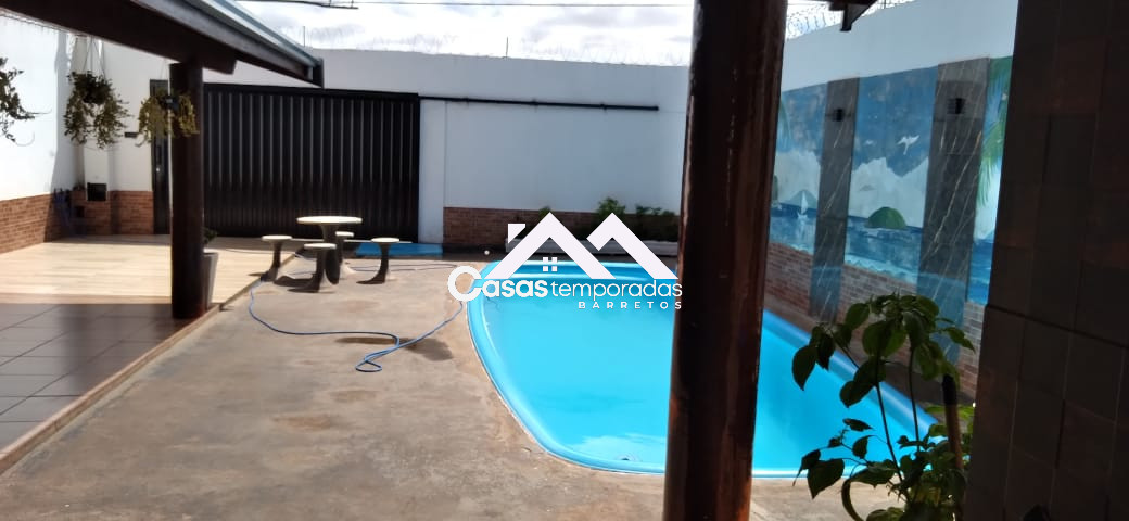 Casa com piscina próximo ao parque do peão em Barretos